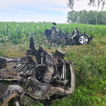Tragiczny wypadek koło Zgierza. Ciało kierowcy znaleziono 10 metrów od auta