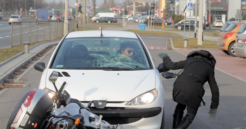 Tragiczny wypadek Magdy i Kazika. /Agencja W. Impact