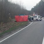 Tragiczny wypadek na DK 55. Jedna osoba nie żyje, dwie są ranne