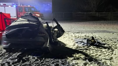Tragiczny wypadek na przejeździe kolejowym. Dwie osoby nie żyją