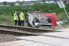 Tragiczny wypadek na przejeździe kolejowym w Niedźwiedziu