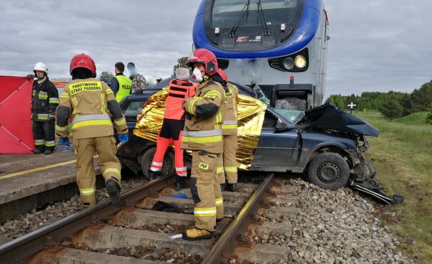 Tragiczny wypadek na przejeździe kolejowym. Zginęły trzy osoby