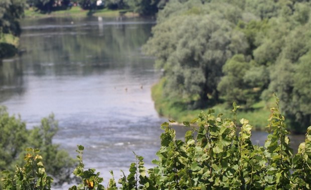 Tragiczny wypadek na rzece Płoni. Wędkarz wypadł z łódki
