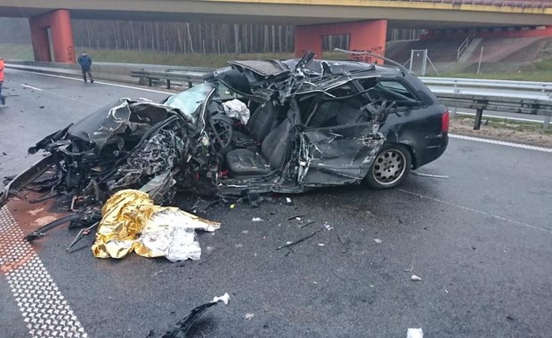 Tragiczny wypadek na S3. Auto osobowe zderzyło się z ciężarówką