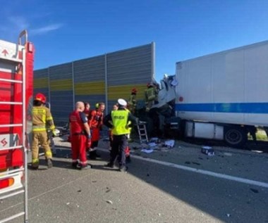 Tragiczny wypadek na S8. Aktualizacja: policja częściowo udrożniła przejazd