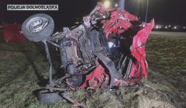 Tragiczny wypadek Porsche i Daewoo. Jeden kierowca nie żyje, drugi uciekł