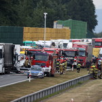 Tragiczny wypadek trzech ciężarówek na A4. Wyciekło kilkaset litrów kwasu