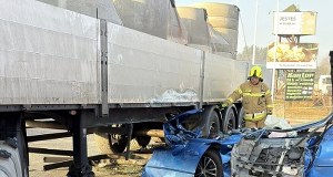 Tragiczny wypadek w Chyżnem. Auto wbiło się pod ciężarówkę