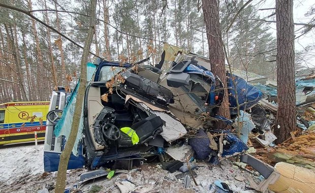 Tragiczny wypadek w Dobrej. Nie żyje kierowca 