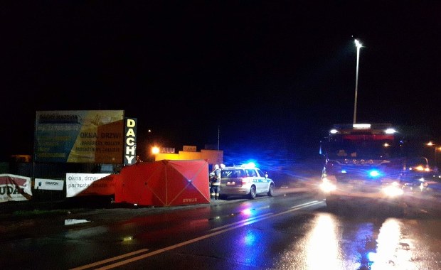 Tragiczny wypadek w Kobyłce. 22-letni kierowca z zarzutami