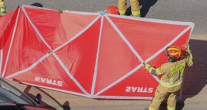 Tragiczny wypadek w Krakowie. Motocyklista uderzył w bariery, zginął na miejscu