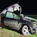 Tragiczny wypadek w Łódzkiem: Auto z pięcioma osobami uderzyło w drzewo. Zginęła 17-latka