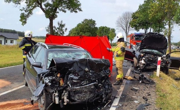 Tragiczny wypadek w Łódzkiem. Dwie osoby nie żyją, dzieci w szpitalu