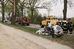 Tragiczny wypadek w Małopolsce. Naczepa tira zmiażdżyła samochody