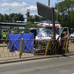 Tragiczny wypadek w Szczecinie. Ambulans wjechał w przystanek 