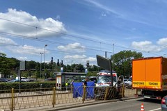 Tragiczny wypadek w Szczecinie. Ambulans wjechał w przystanek