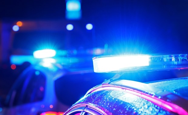 Tragiczny wypadek w Warmińsko-Mazurskiem. Auto uderzyło w drzewo