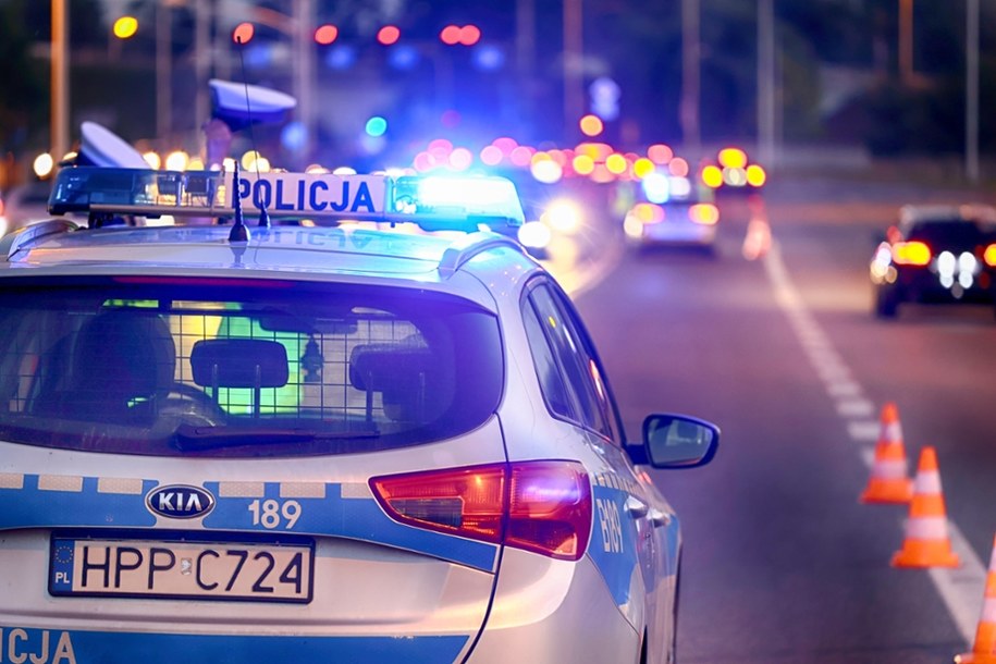 Tragiczny wypadek w Warszawie. 45-letni motocyklista zginął, a jego 13-letni syn walczy o życie /Shutterstock