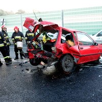 W Morzyczynie na oblodzonej drodze zderzyły się 3 auta