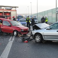 W Morzyczynie na oblodzonej drodze zderzyły się 3 auta