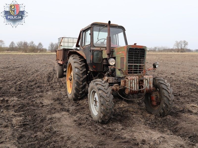 Traktor nie posiadał rejestracji ani ubezpieczenia OC, fot. Policja dolnośląska /