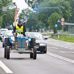 Traktor się wlecze i... Uwaga, pułapka! Można go wyprzedzić na linii ciągłej?