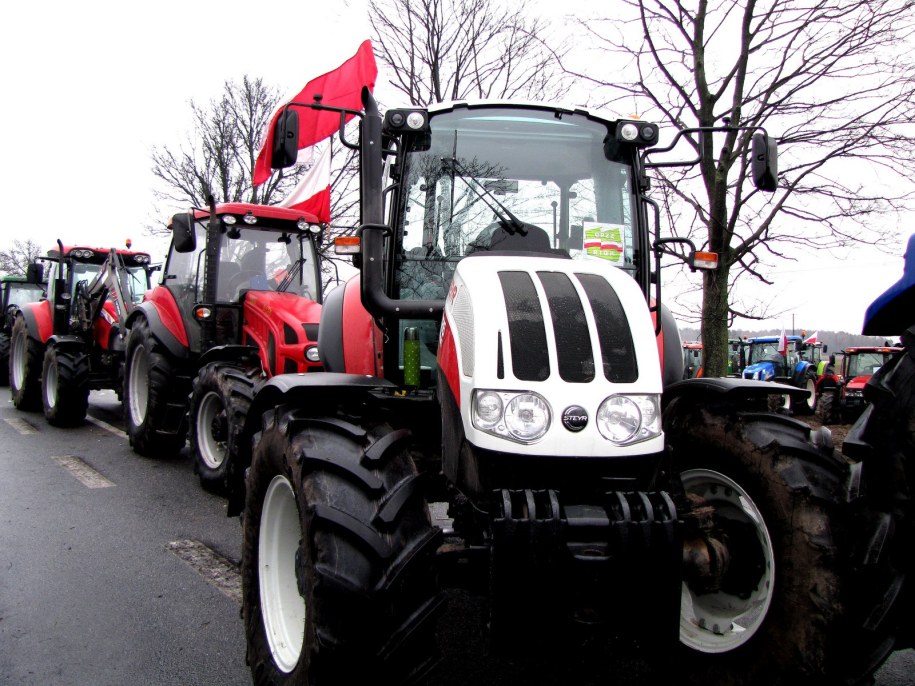 Traktory przed wyjazdem ze Zdanów /Kamil Młodawski /RMF FM