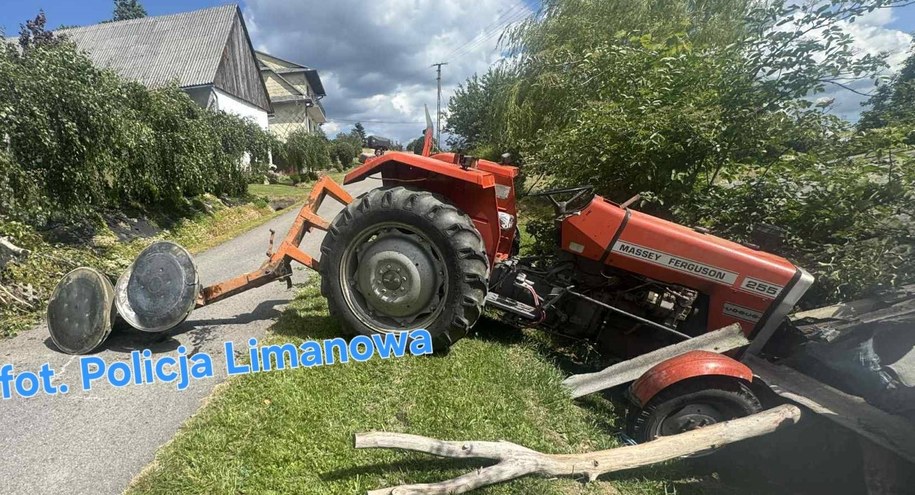 Traktorzysta wjechał w szopę /Policja Limanowa /Policja