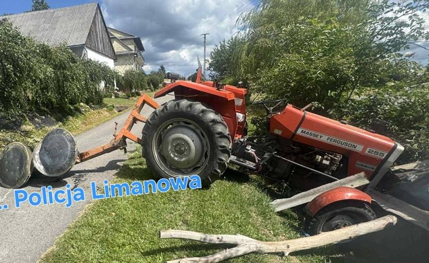 Traktorzysta z ośmioma promilami! Staranował drzewo i szopę