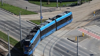 Tramwaj potrącił dwie osoby. 12-latka trafiła do szpitala