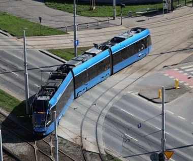 Tramwaj potrącił dwie osoby. 12-latka trafiła do szpitala