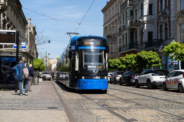 Pasażer tramwaju podczas awantury zranił nożykiem do tapet współpasażera