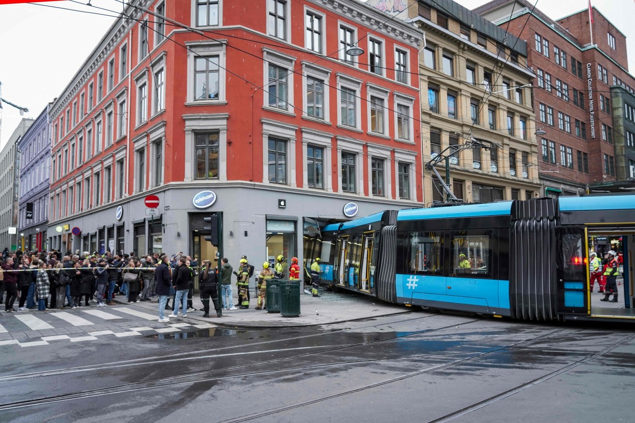 Tramwaj wjechał do sklepu w centrum Oslo. "Kompletny chaos, to surrealistyczne"