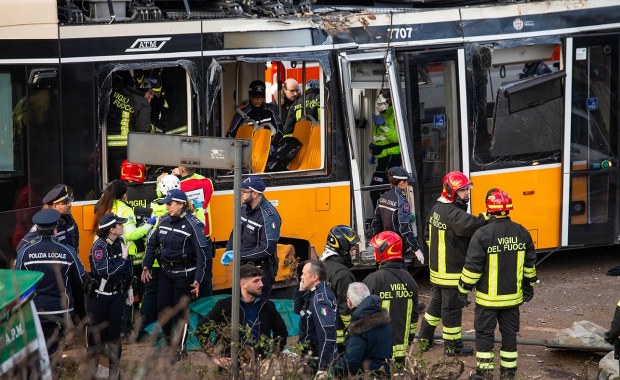 Tramwaj wykoleił się i uderzył w budynek. Są ofiary śmiertelne
