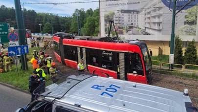Tramwaj wykoleił się w centrum Katowic. Kilkanaście osób poszkodowanych