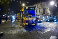 Tramwaj zderzył się z autobusem, 8 osób rannych