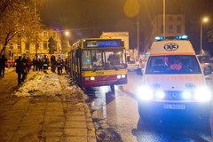 Tramwaj zderzył się z autobusem, 8 osób rannych