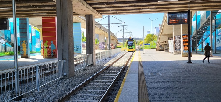 Tramwaje wróciły na trasę PST po blisko rocznym remoncie. Nie obyło się bez problemów. /Beniamin Piłat /RMF FM - reporter