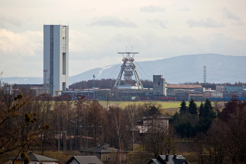 Transformacja energetyczna Śląska ma przebiec "od węgla do atomu". Na zdjęciu Kopalnia Węgla Kamiennego "Pniówek" należąca do JSW /Tomasz Kawka /Reporter