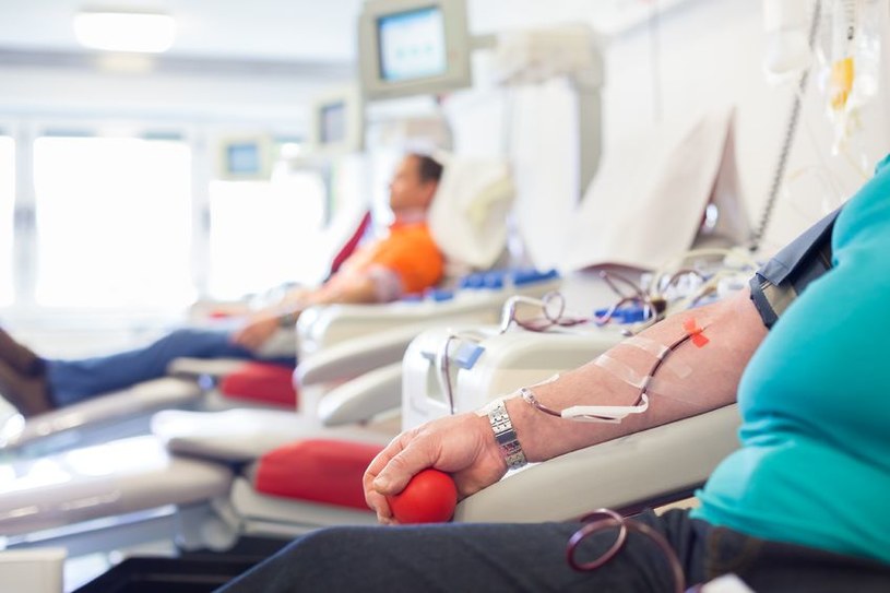 Transfuzje krwi ocalą życie osobom cierpiącym z powodu wirusa Ebola? /123RF/PICSEL