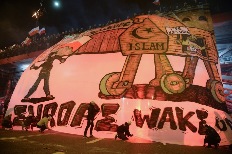 Transparent na Marszu Niepodległości /Jacek Turczyk /PAP