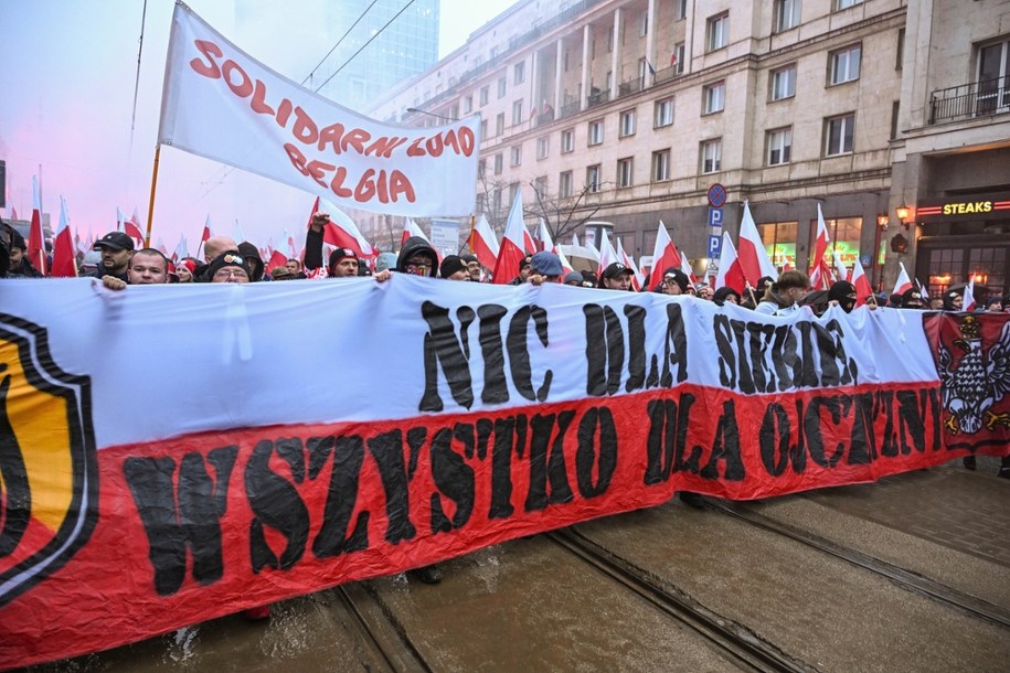 Transparent na Marszu Niepodległości /Radek Pietruszka /PAP