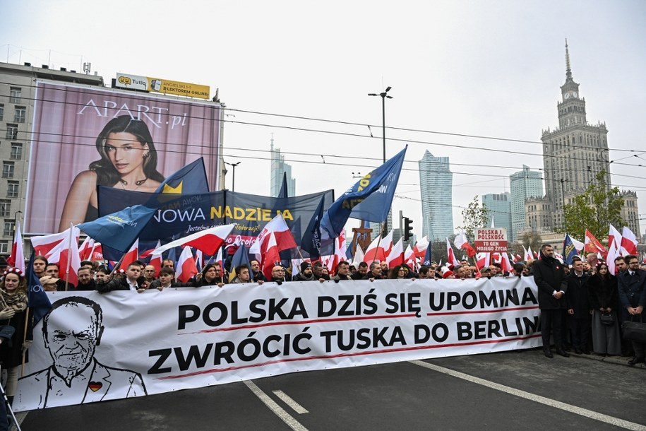 Transparent na Marszu Niepodległości /Radek Pietruszka /PAP