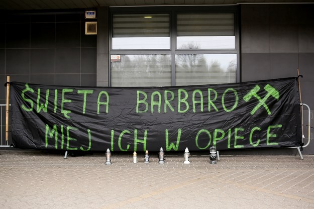 Transparent przed kopalnią Pniówek /Zbigniew Meissner /PAP