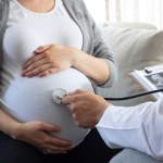 ​Transport ciężarnej karetką na porodówkę? "TOP Mama" wywołuje wątpliwości