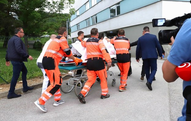 Transport prezydenta Fico do szpitala w Bańskiej Bystrzycy /AFP/EAST NEWS /East News