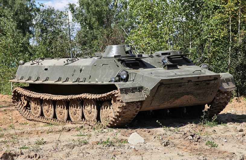 Transporter opancerzony MT-LB to pojazd, na którym w armii rosyjskiej są zbudowane inne maszyny jak np. samobieżna haubica 2S1 Goździk. Swoim poradnikiem Atesh daje więc możliwość popsucia znacznie większego parku maszynowego /Wikimedia/Vitaly V. Kuzmin /Wikipedia