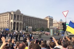 Transportery opancerzone na ulicach Kijowa, czyli defilada wojskowa