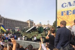 Transportery opancerzone na ulicach Kijowa, czyli defilada wojskowa