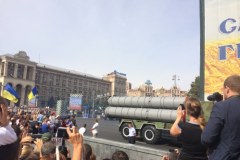 Transportery opancerzone na ulicach Kijowa, czyli defilada wojskowa